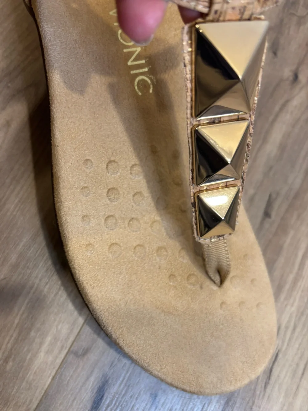 Vionic Rest Nala Leather Thong Sandals Gold Metallic Studs Arch Support Size 10